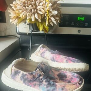 Hey Dude Wendy Tie-Dye Sneakers Size 6 Womans